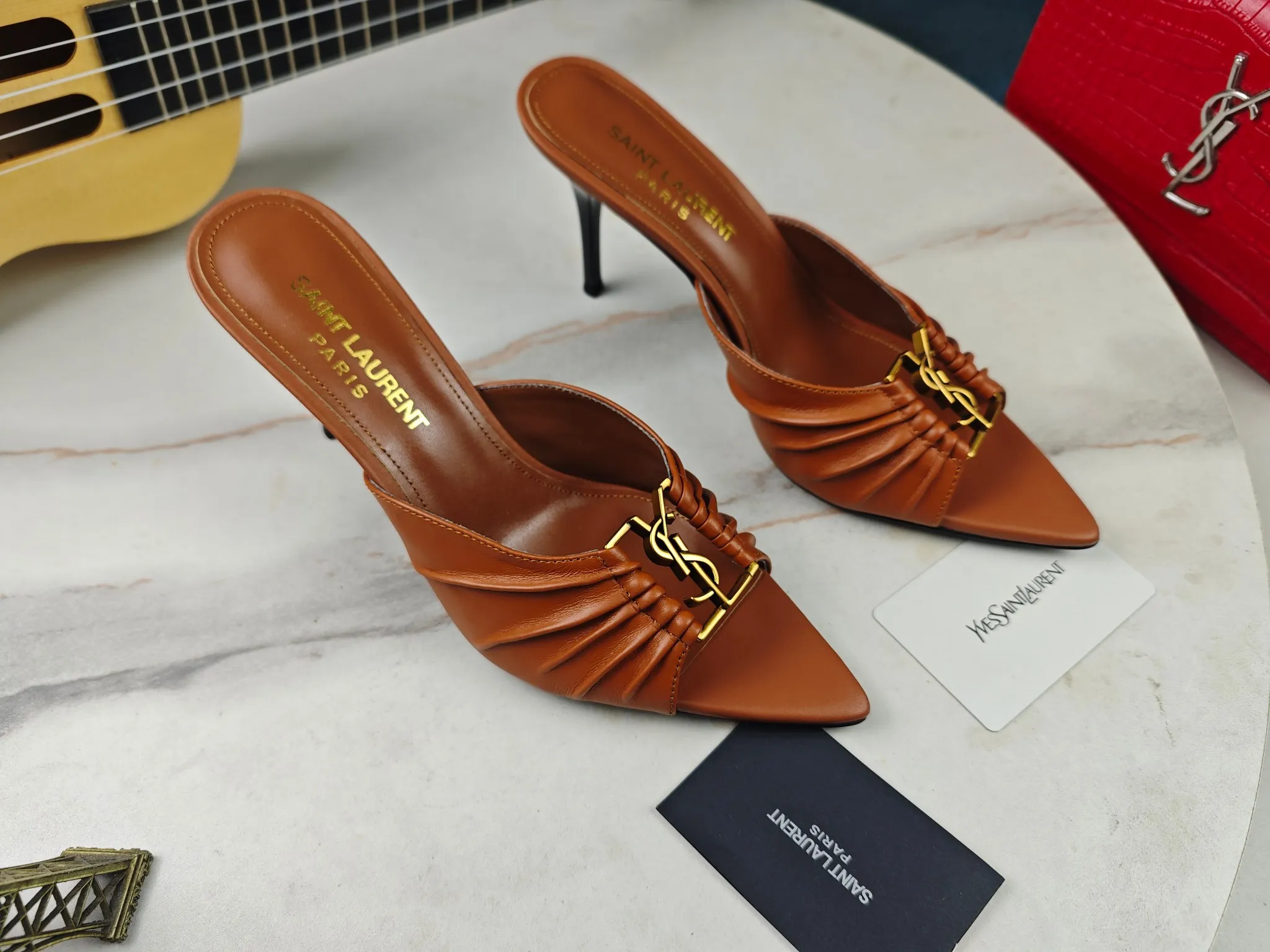 👟👟Ex-factory price 520👟👟 【Saint Laurent】Yves Saint Laurent, stiletto heel YSL sandals💃2024 early autumn counter synchronized with the latest styles, YSL, decoration👠 Classic and high-quality glamorous masterpieces, the hottest spring and summer series in the counter, with temperament, fashion, classic and attractive design style 😌The on-foot effect is particularly beautiful〰️, the material is imported from Italy, small black cow, imported black patent leather, lining, and foot pads; sheepskin, heel height, stiletto 9cm, size 35-41 (34.41.42 must be customized, non-returnable) outsole; imported genuine leather outsole, complete with counter packaging